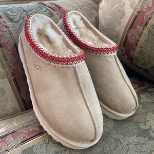 UGG Tasman II Slippers In The Sand/Dark Cherry. Size 8 Women 
N22-07